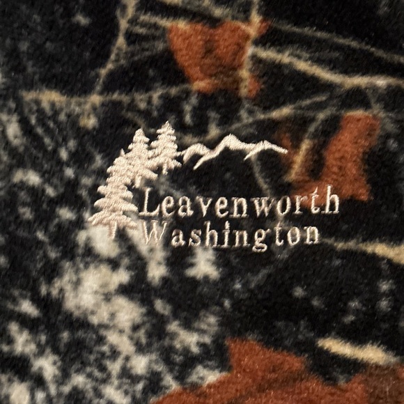 Camo zip up jacket Leavenworth - Picture 2 of 3